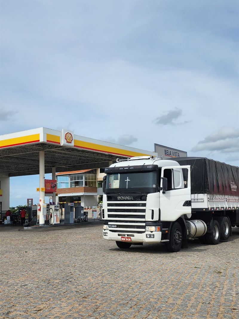 Caminhão abastecendo no Posto Bela Vista, na BR-230 em Lavras da Mangabeira